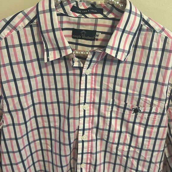 Simply Southern Men’s Pink and Navy Plaid Button Down Shirt. Size Medium - Picture 2 of 5